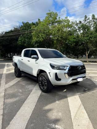 TOYOTA HILUX 2.8 D-4D TURBO DIESEL CD SRX PLUS 4X4 AUTOMÁTICO